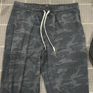 Vuori Jogger Camo